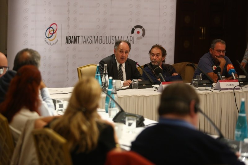 Senador Cristovam Buarque visita refugiados sírios e faz lançamento do livro em turco a convite do CCBT