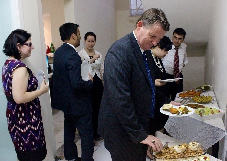 CCBT oferece um jantar típico turco aos ilustres visitantes do Consulado dos EUA em São Paulo
