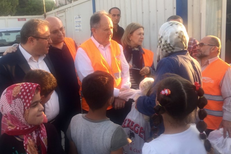 Senador Cristovam Buarque visita refugiados sírios e faz lançamento do livro em turco a convite do CCBT